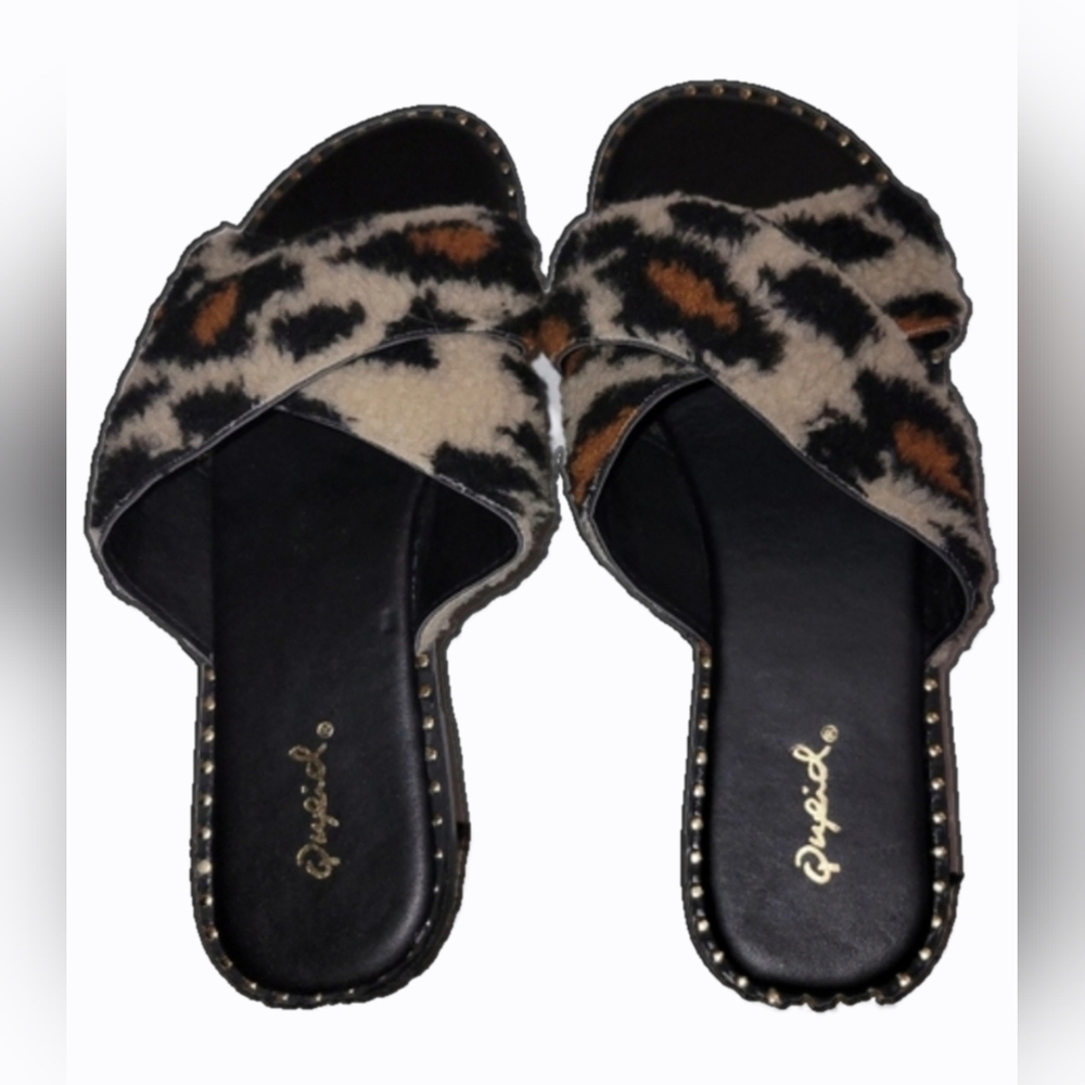 Qupid women slide sandal leopard print criss-cross size 8.5